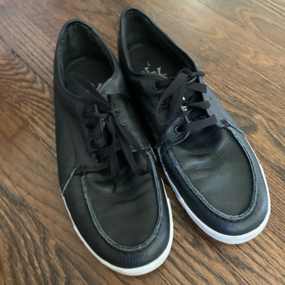 Puma men’s 10.5 black leather boat shoe sneaker